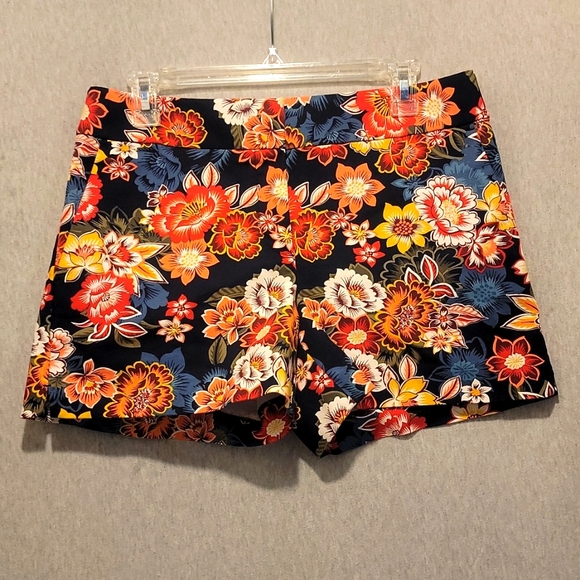 Wms LOFT shorts (6) - Picture 2 of 4
